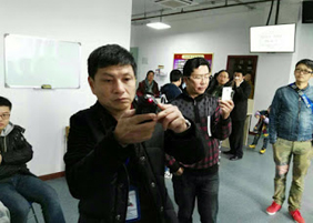 Officials monitoring a church - Photo: ChinaAid www.chinaaid.org