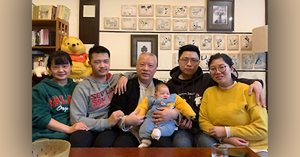 Elder Zhang with his family - Photo: ChinaAid