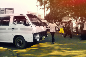 A bus in Nairobi, Kenya with people milling around - Photo: Pixabay / Jush www.pixabay.com