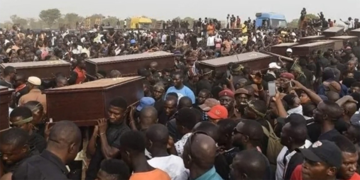 Mass funeral in Nigeria - Photo: VOMC