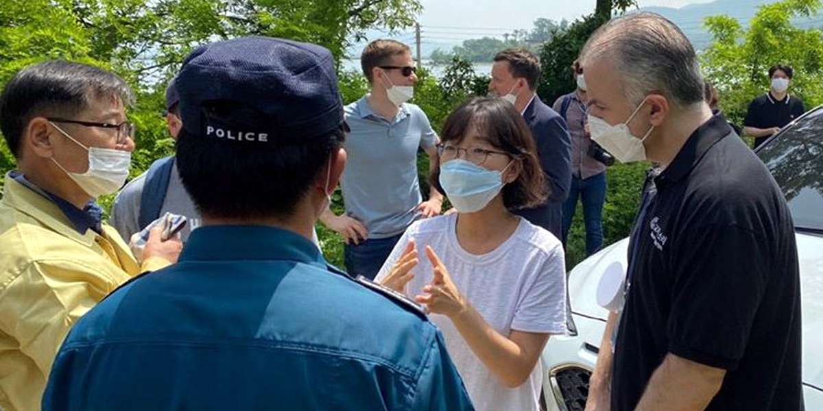 Foleys and police - Photo: Voice of the Martyrs Korea