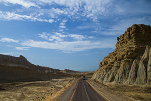 The Makran coastal highway - Photo: Wikipedia / Furqanlw www.wikipedia.org