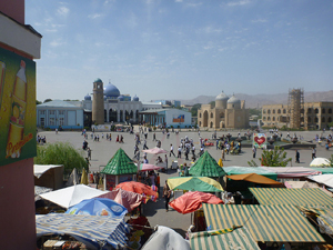 Market square in Tajikistan --  Photo: Flickr/Anton Ruiter