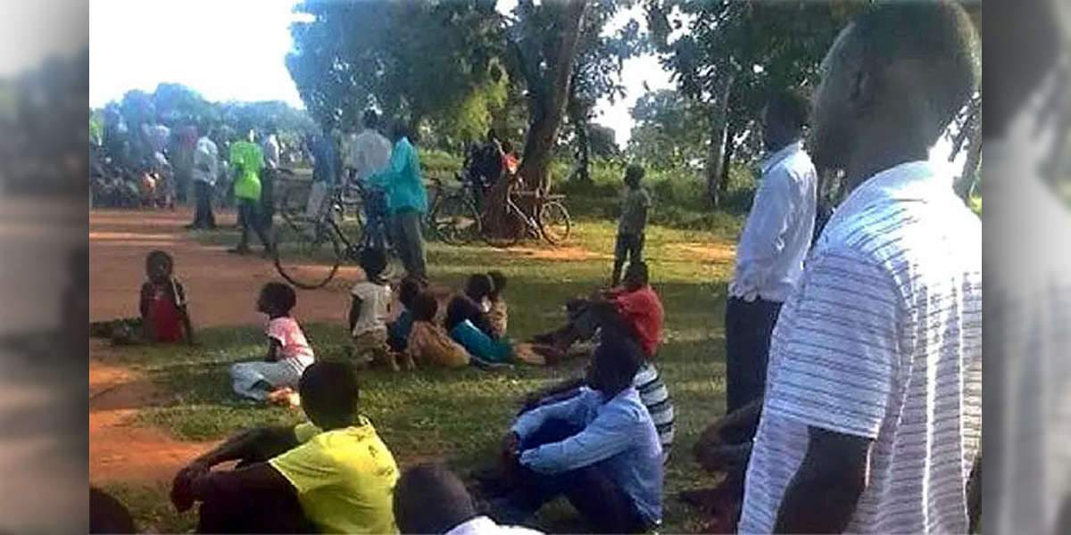 Mourners at Pastor David Omara’s burial. - Photo: Morning Star News www.morningstarnews.org