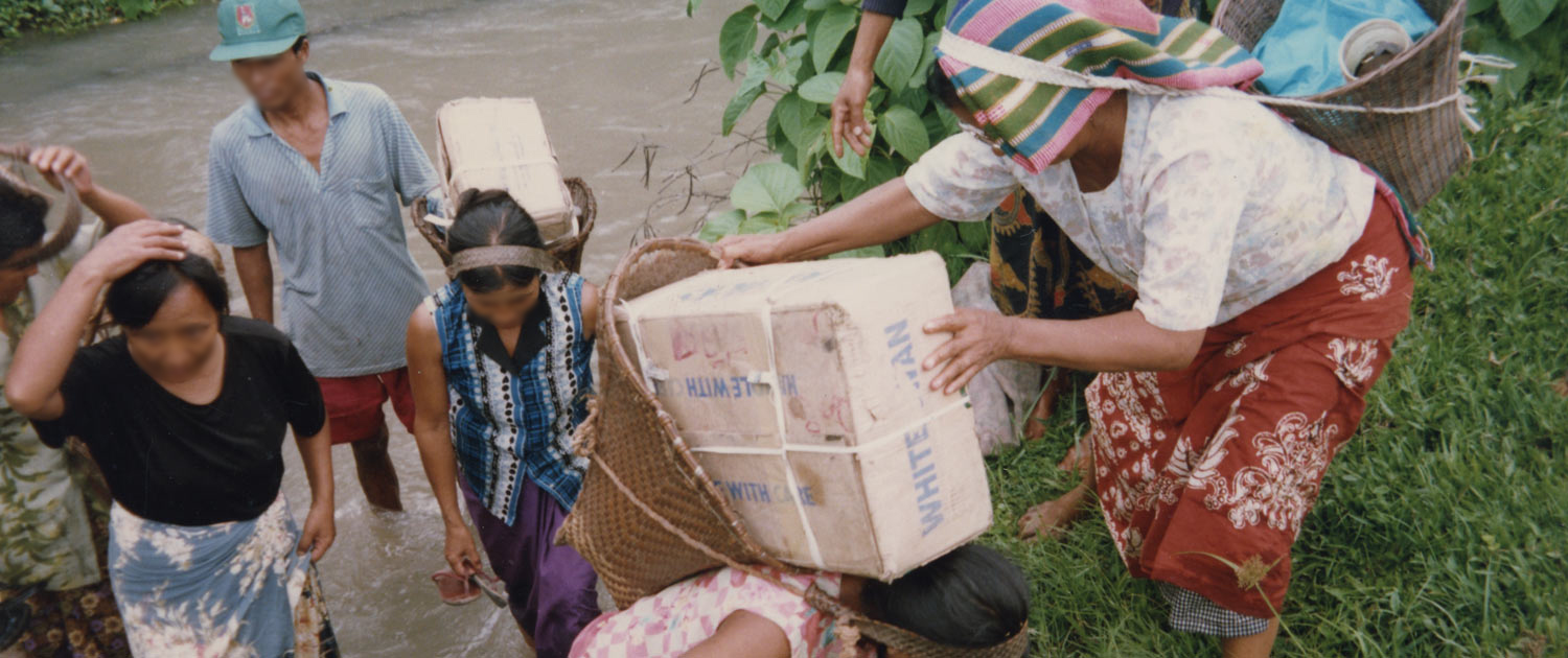 China - Transporting Bibles and literature - Photo: VOMC